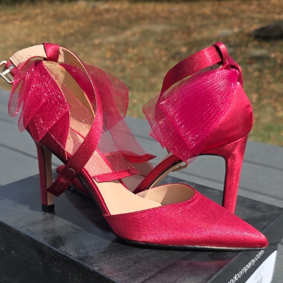 Red Satin Bow Women's Heels NY&C - Picture 1 of 10
